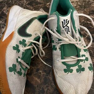 Nike Kyrie flytrap 2 Green & White Celtics Shamrock Sneakers 11.5